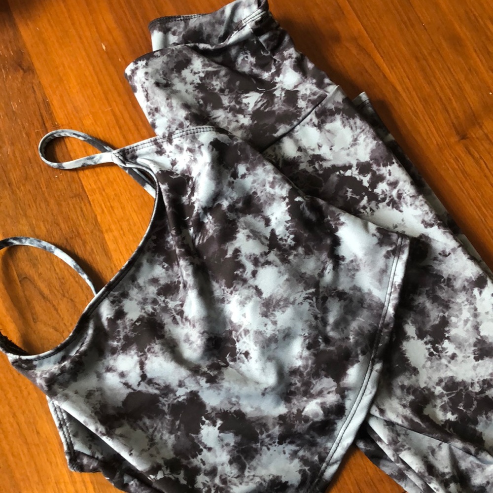 Onzie tie dye leggings and crop top set